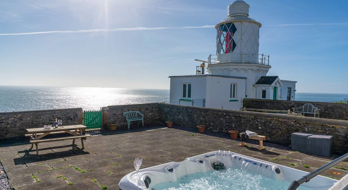 Spend blissful hours relaxing in the luxurious hot tub surrounded by the sound of the sea.