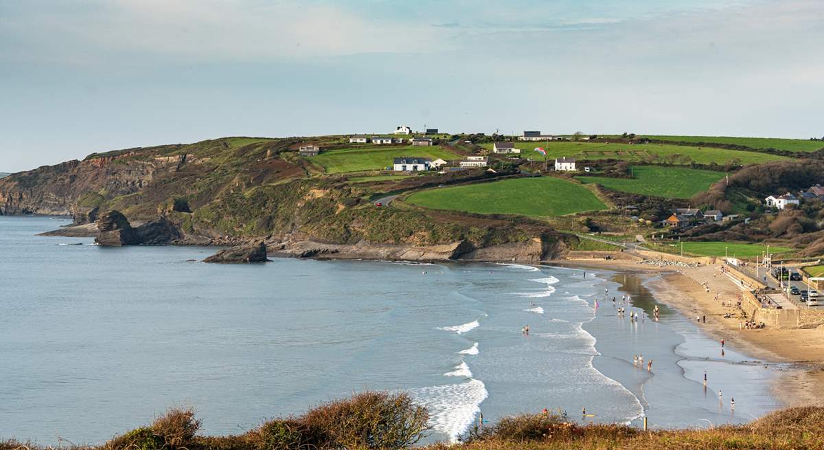 The cottage is a short drive form the sandy beach, pubs, restaurants and beach shops in Broad Haven.