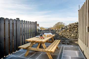 You have your own private area outside to sit, enjoy your meals in the best of the Cornish sunshine and enjoy the view.
