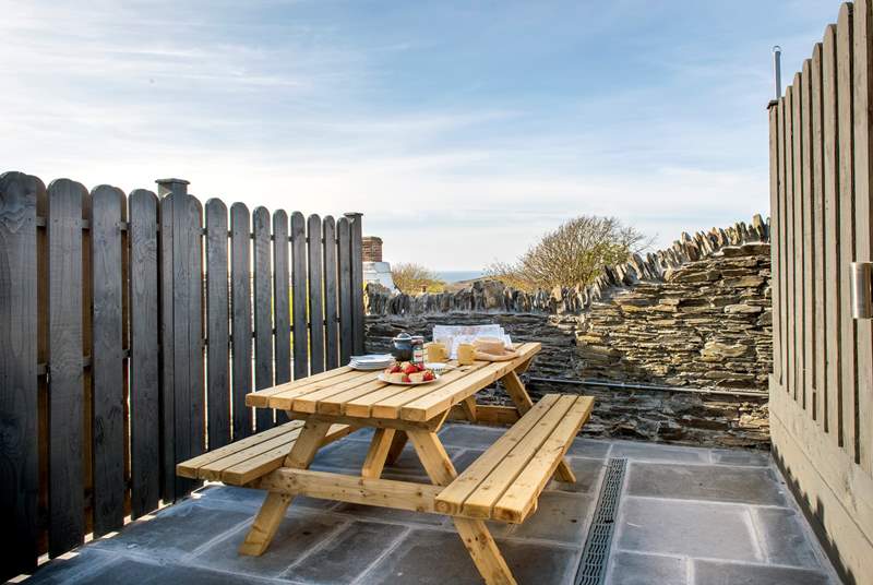 You have your own private area outside to sit, enjoy your meals in the best of the Cornish sunshine and enjoy the view.