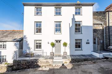 Welcome to the impressive Providence House - Draper is the first floor apartment.