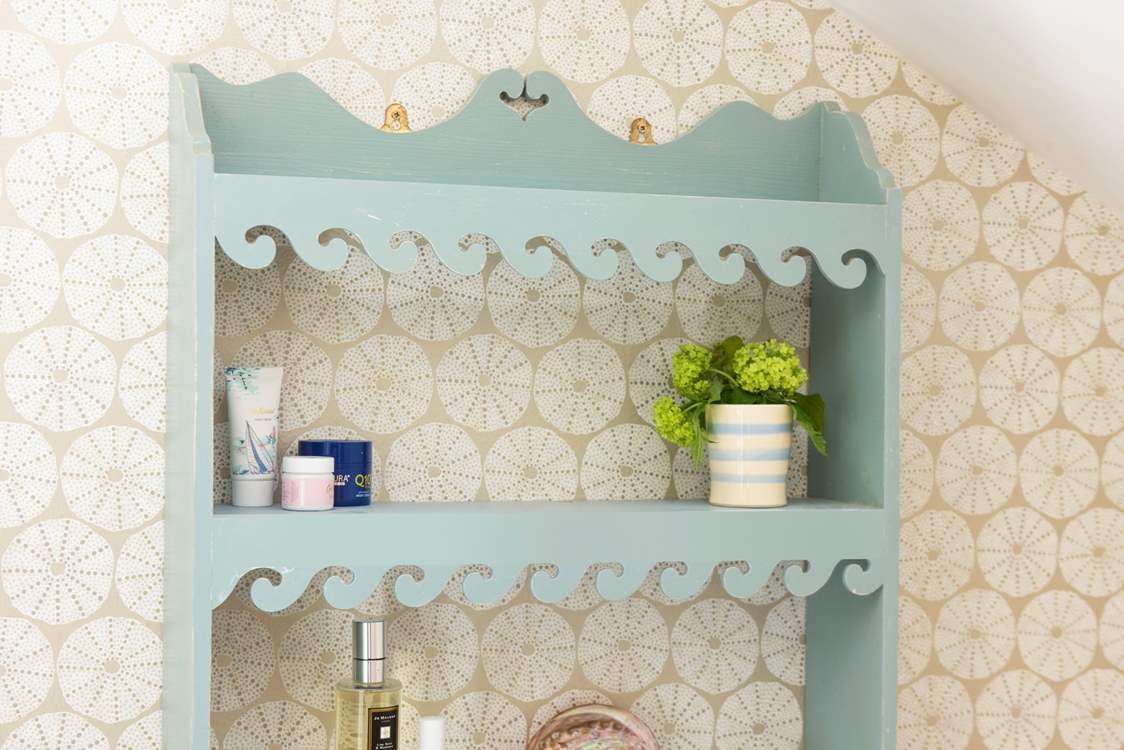 Even the en suite has gorgeous wallpaper.