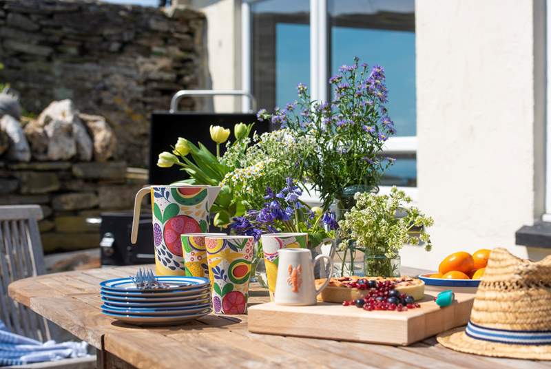 Al fresco meals are the order of the day on warmer days.