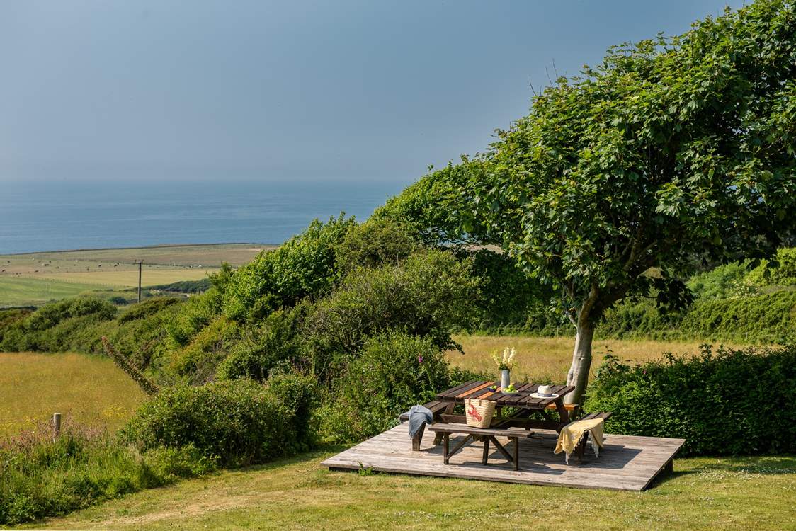 There's a choice of places to eat out in both the front and back garden