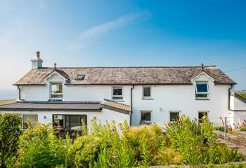 Book yourself a well deserved break at the beautiful coastal retreat. 