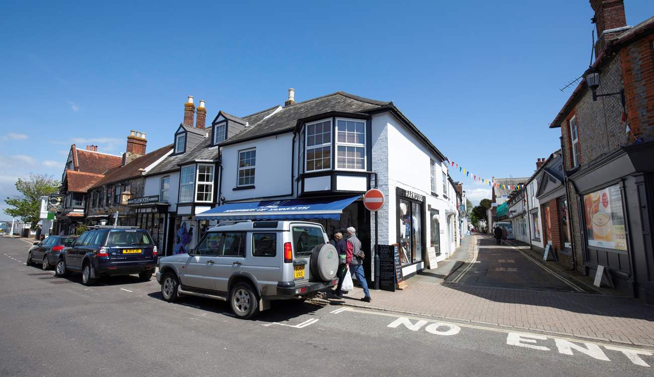Yarmouth town is a short drive away offering a range of shops, pubs, cafes and walking trails. 