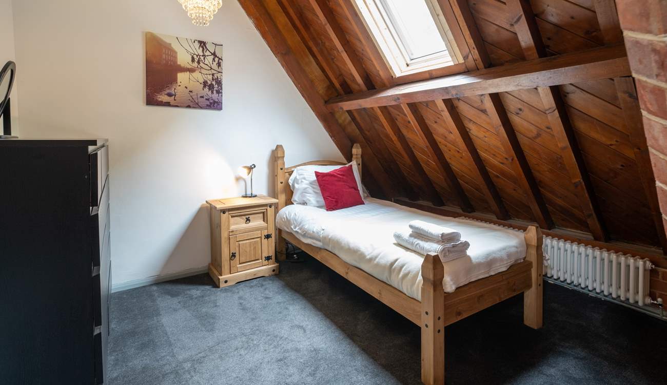 The single bed (please note there are no blinds on the skylights).