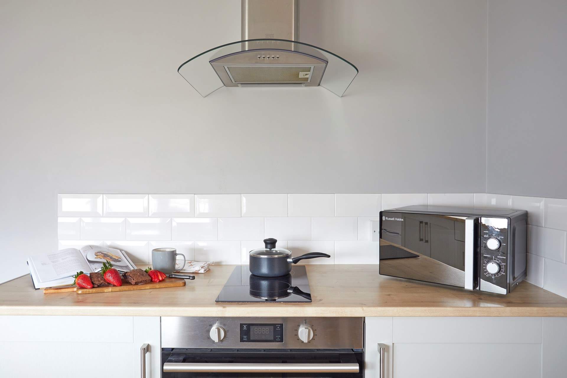 Delicious chocolate brownies and fresh strawberries, a perfect dessert!