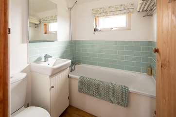 The family bathroom is just across the hallway from bedroom 2.