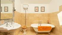 What a luxurious bathroom!