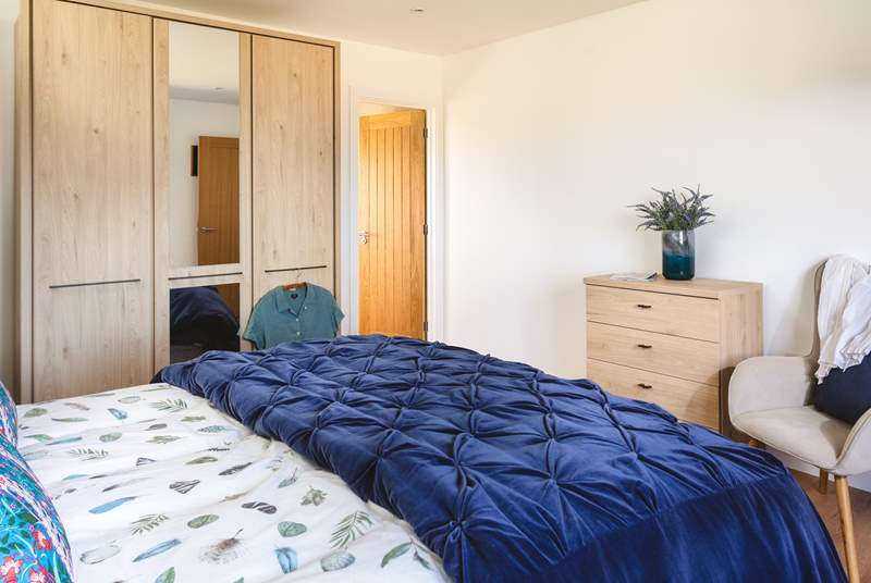 The main bedroom has a king-size bed and an en suite shower-room. 