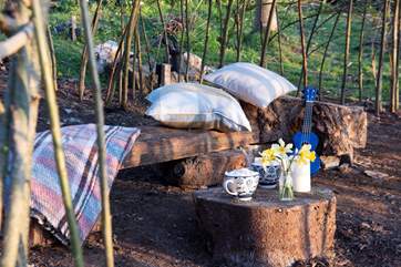 A morning hot chocolate in the little willow hut - quite charming.
