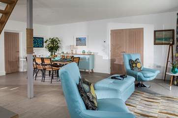 Overlooking the sparkling sea, this luxury beach house makes the most of the breathtaking sea views with glass frontage throughout.