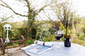 A perfectly positioned bistro set!