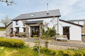 This cottage offers the perfect location in a rural setting for you to relax and enjoy.