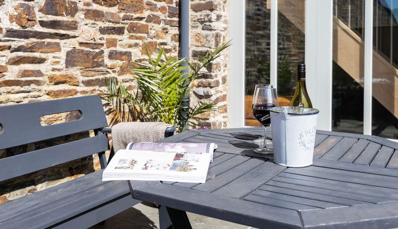 Enjoy this lovely sun-trap.