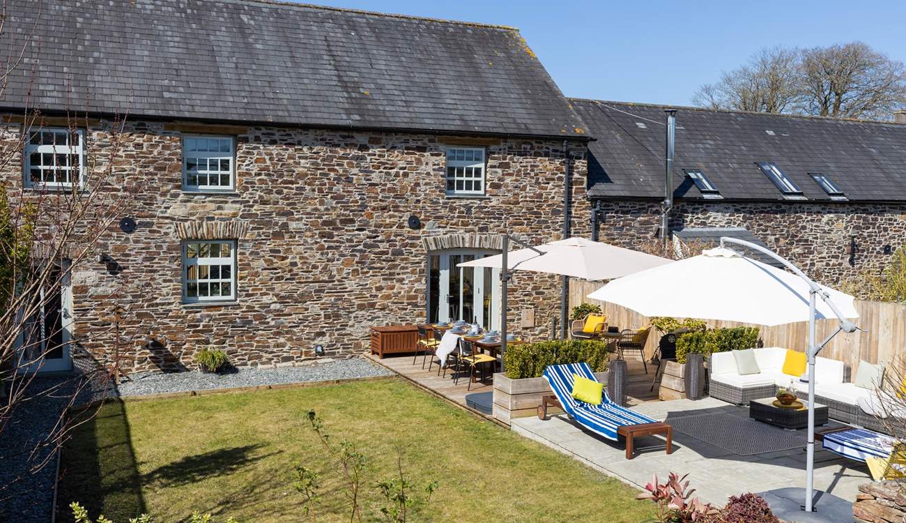 Plenty of space for everyone to relax here.