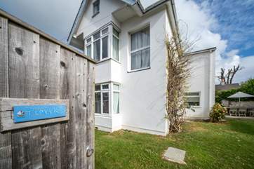 Welcome to Timbuktu in Seaview, located just a few minutes walk from the sea front.