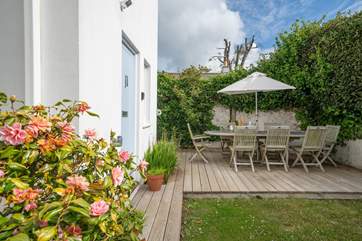 Wander back from your dip in the sea for an al fresco spot of lunch.