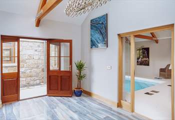 The large entrance hall is perfect for storing all your holiday gear and gives direct access to the pool-room.