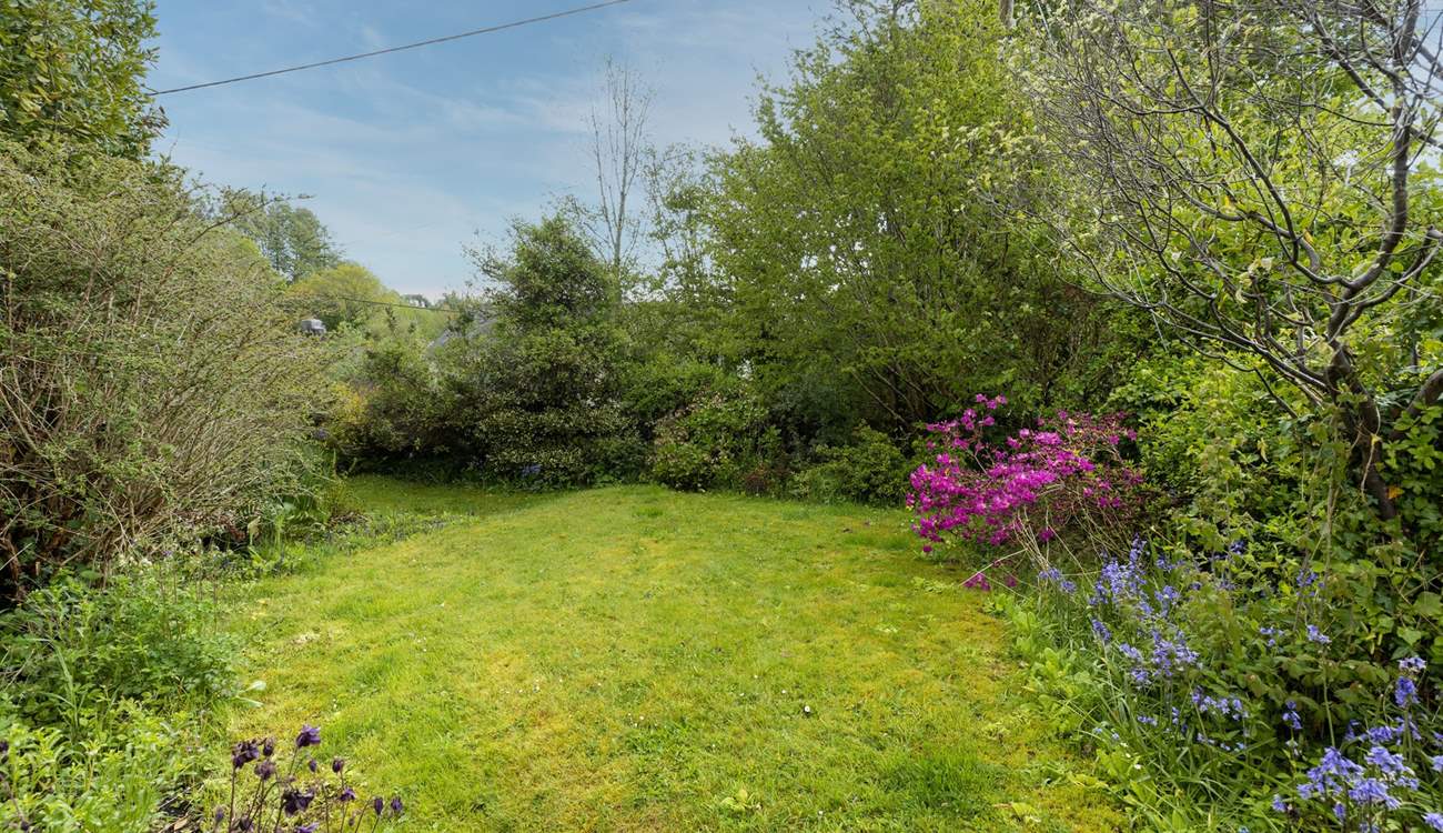 Your own piece of heaven. The fully enclosed garden provides the perfect space to enjoy a touch of dining al fresco. Note, the garden furniture will be in place for your arrival.