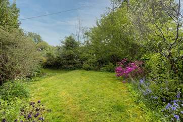 Your own piece of heaven. The fully enclosed garden provides the perfect space to enjoy a touch of dining al fresco. Note, the garden furniture will be in place for your arrival.