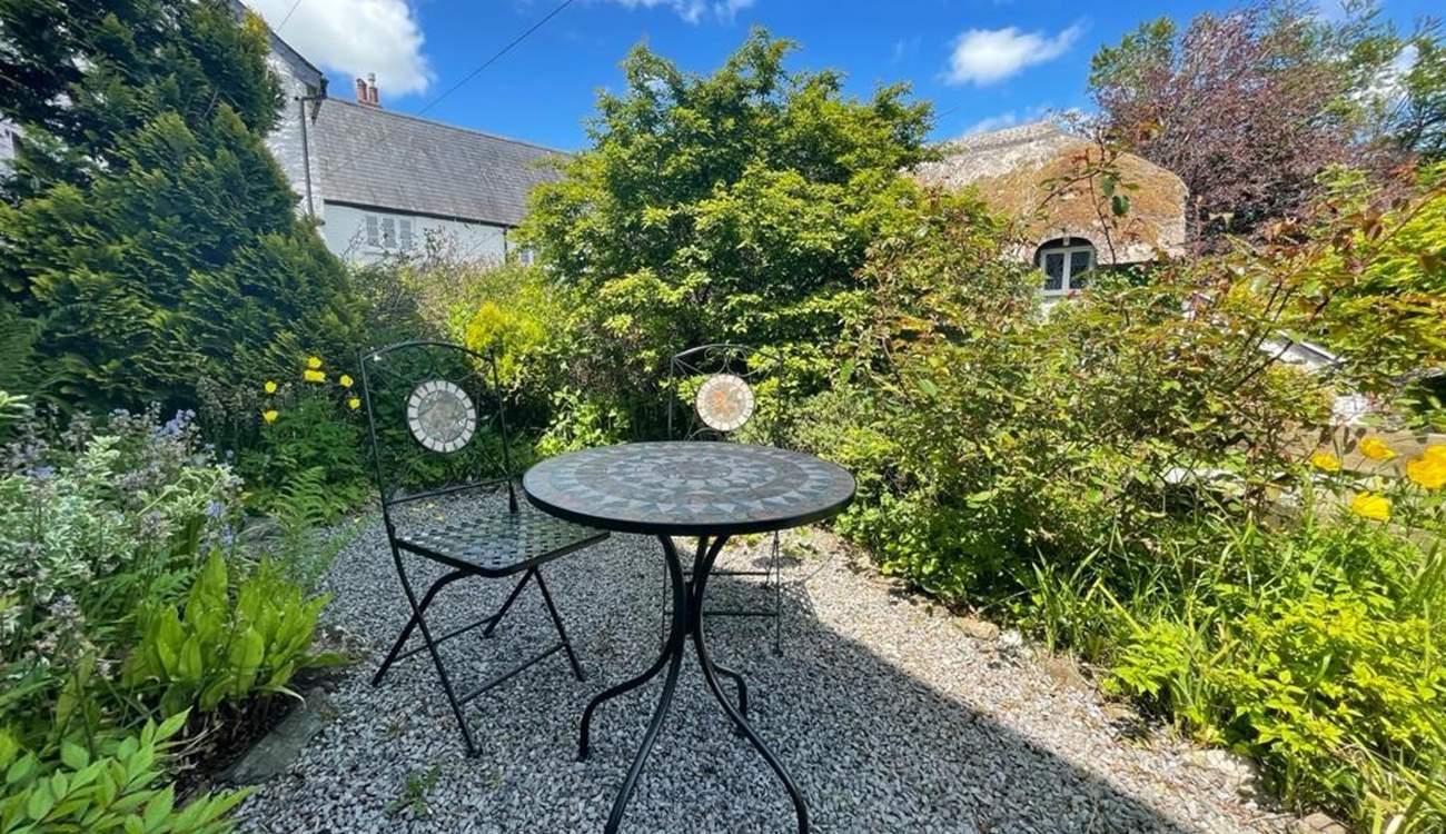 What a fabulous spot to enjoy the morning paper in.