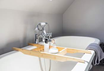 The inviting roll-top bath.