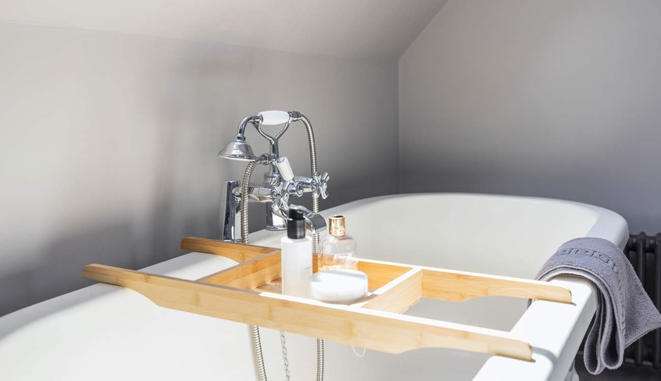 The inviting roll-top bath.