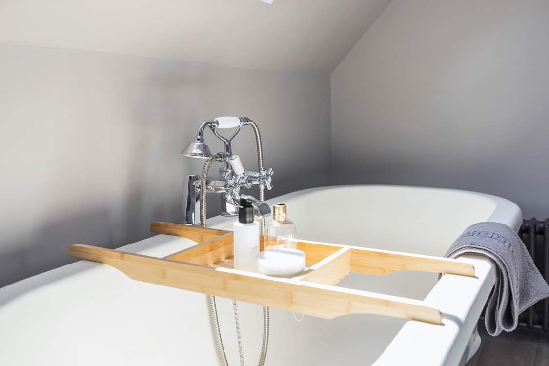 The inviting roll-top bath.
