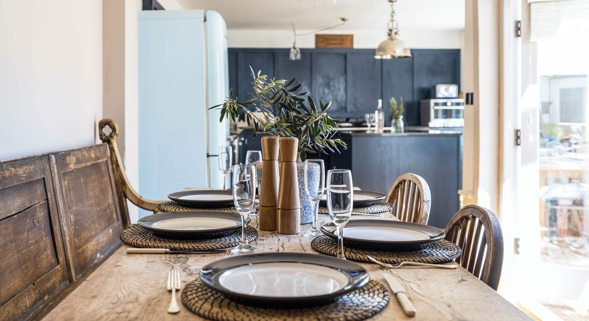 Sociable dining in the kitchen/diner.