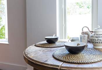 Chat with friends and family in the sociable kitchen/dining-room.