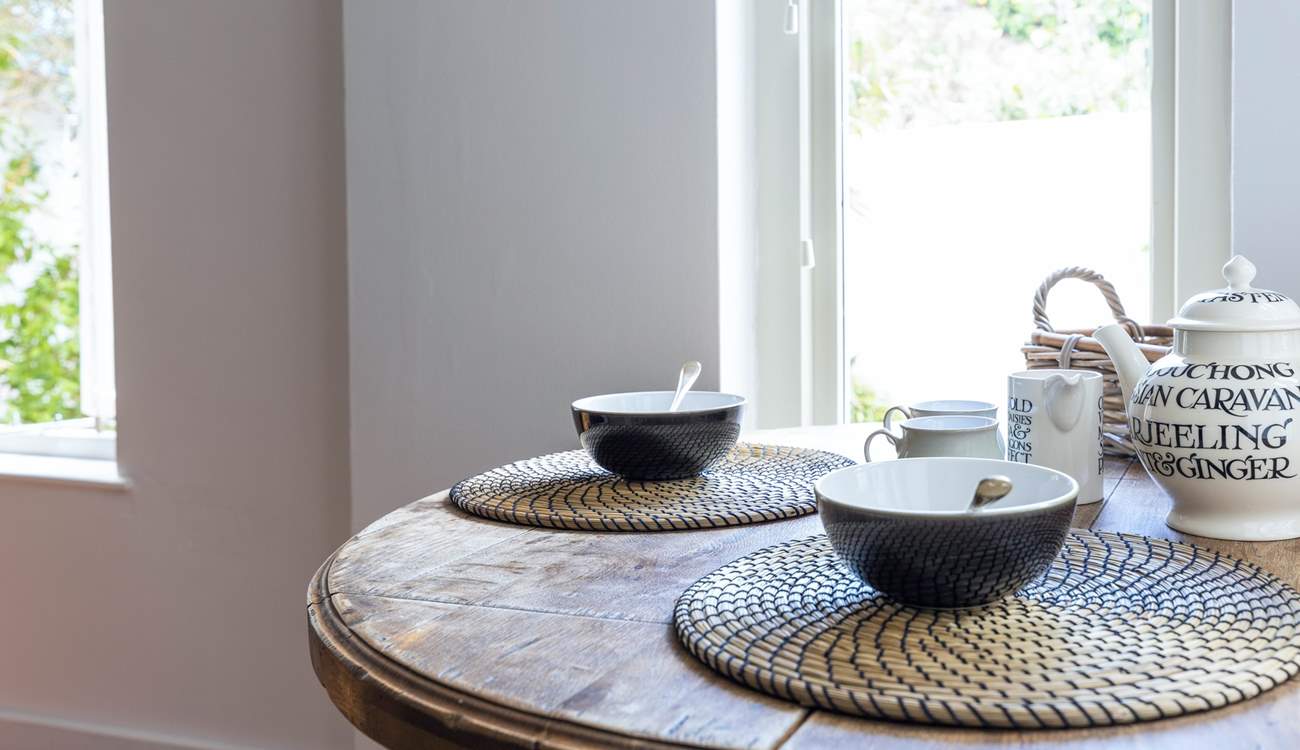 Chat with friends and family in the sociable kitchen/dining-room.