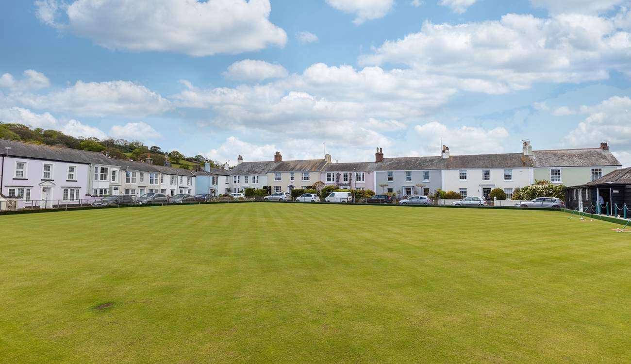 33 The Green does indeed sit on the perimeter of the lovely village green.