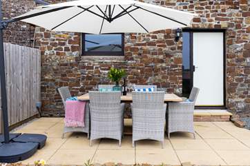 Al fresco dining in luxury on the patio area.