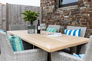 Barbecue + drinks + sun = a great holiday! (the barbecue is gas).