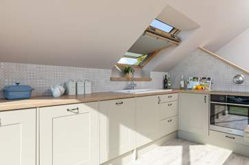 The kitchen has all you might need including an instant hot water tap.