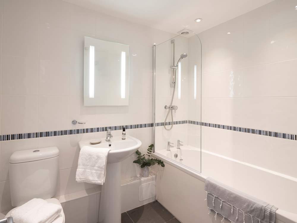 The family bathroom sits between bedrooms 1 and 2.