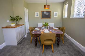 Enjoy meals together in the kitchen/diner.