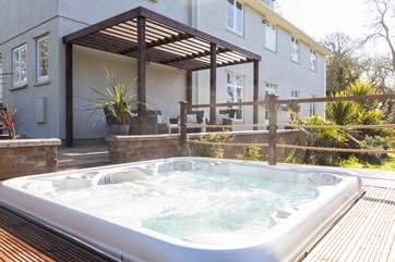 A perfect spot to enjoy in the sunshine or in the evening!