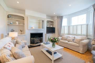 The comfortable sitting-room boasts a relaxing and laid back atmosphere.