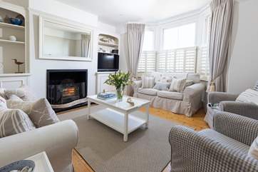 The comfortable sitting-room boasts a relaxing and laid back atmosphere.