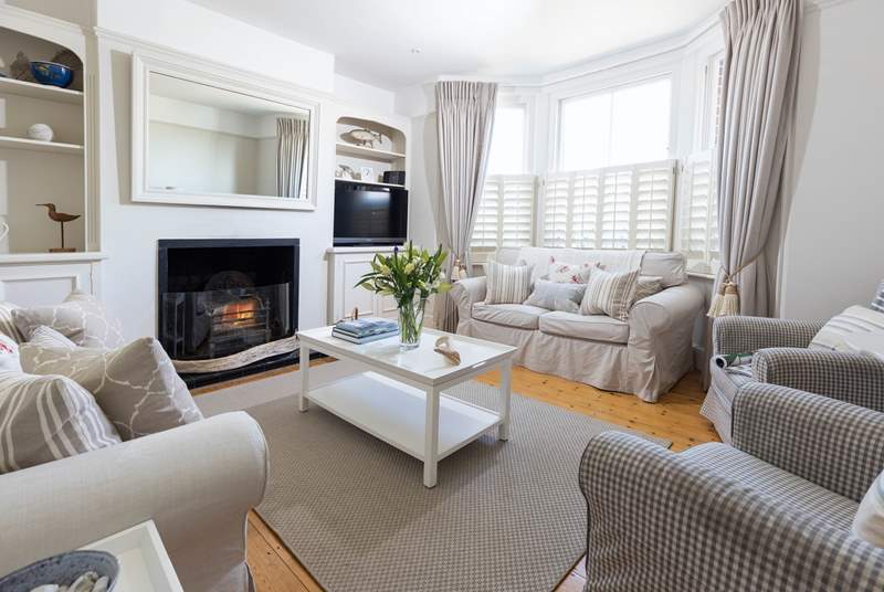 The comfortable sitting-room boasts a relaxing and laid back atmosphere. 