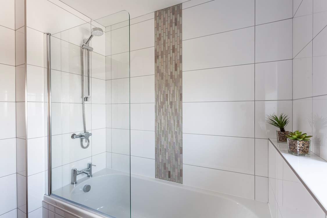 The contemporary family bathroom.