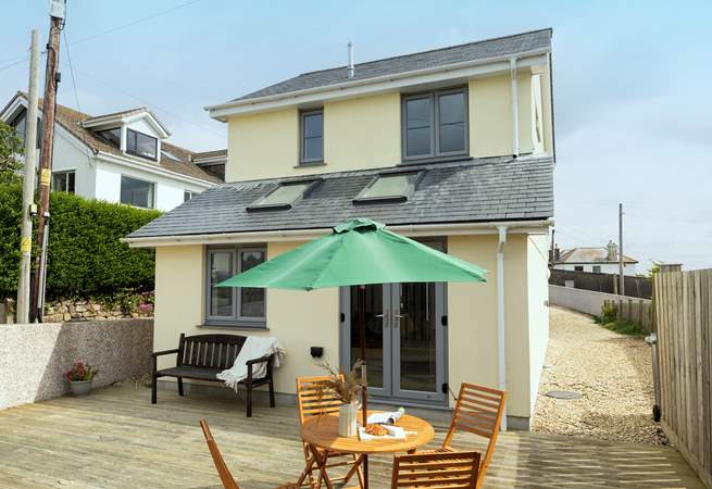 Craddocks cottage is the perfect location in Mousehole.  Private parking and plenty of outdoor space, plus only a minutes walk to the sea.