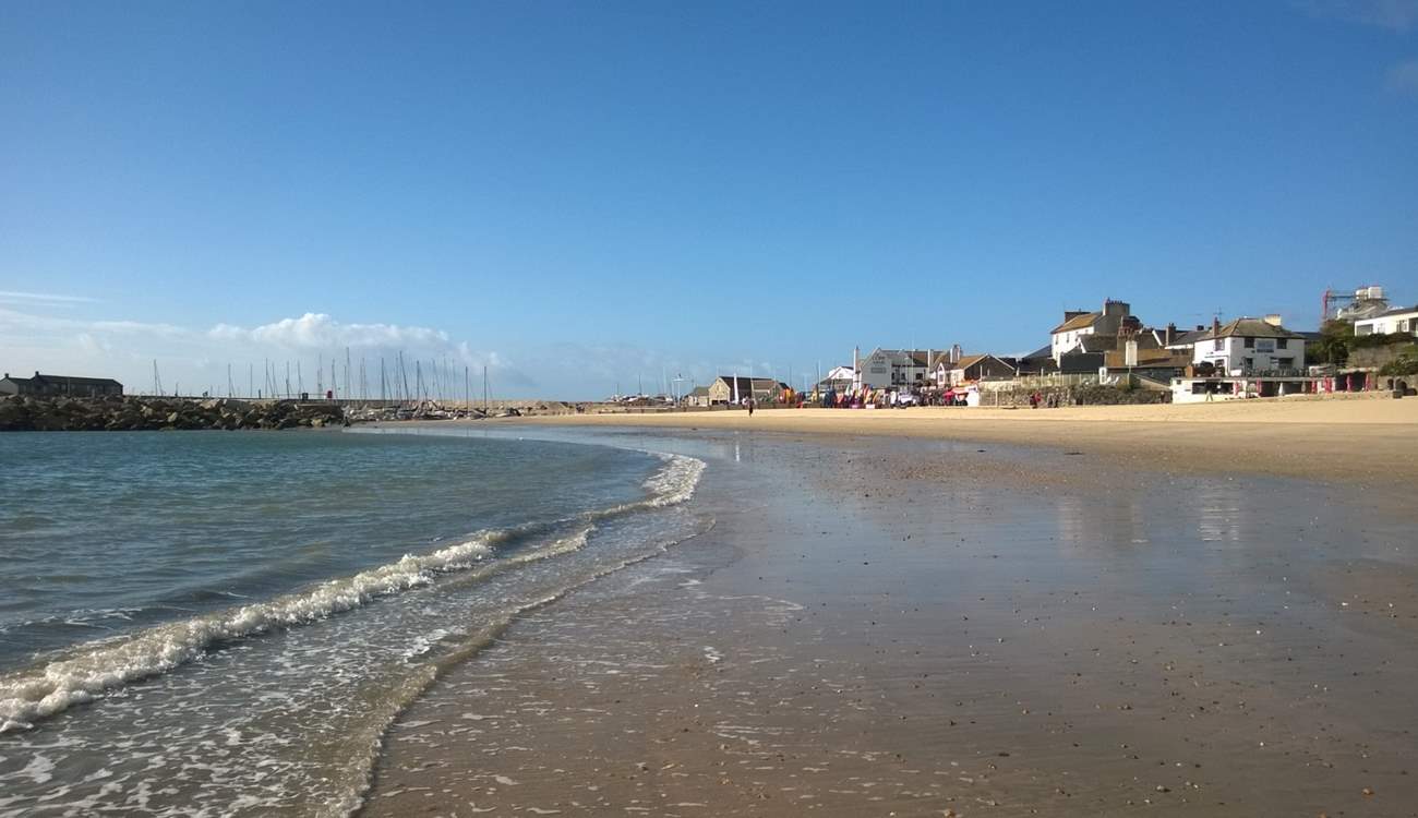 The glorious coastal beach at Lyme Regis.