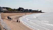 The sandy beach of Exmouth is only 150 yards away.