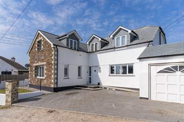 Step away from everyday life into Sunnyside, a perfect get away from it all for families or group of friends.