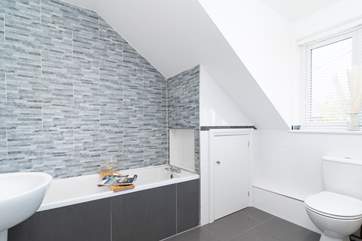 The lovely en suite bathroom.