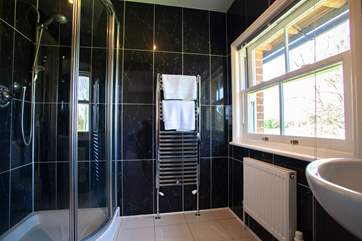 The en suite shower-room.